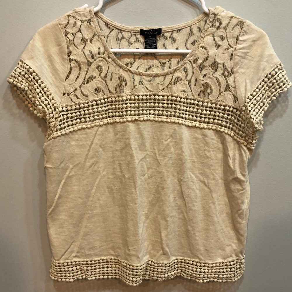 RUE 21 DETAILED CROP TOP